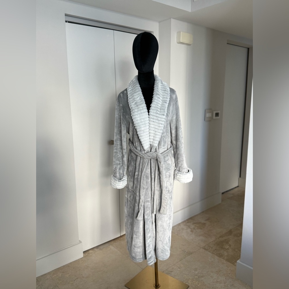 Luxurious Gray Women's FURRY ROBE - size S/M - NEW - never used